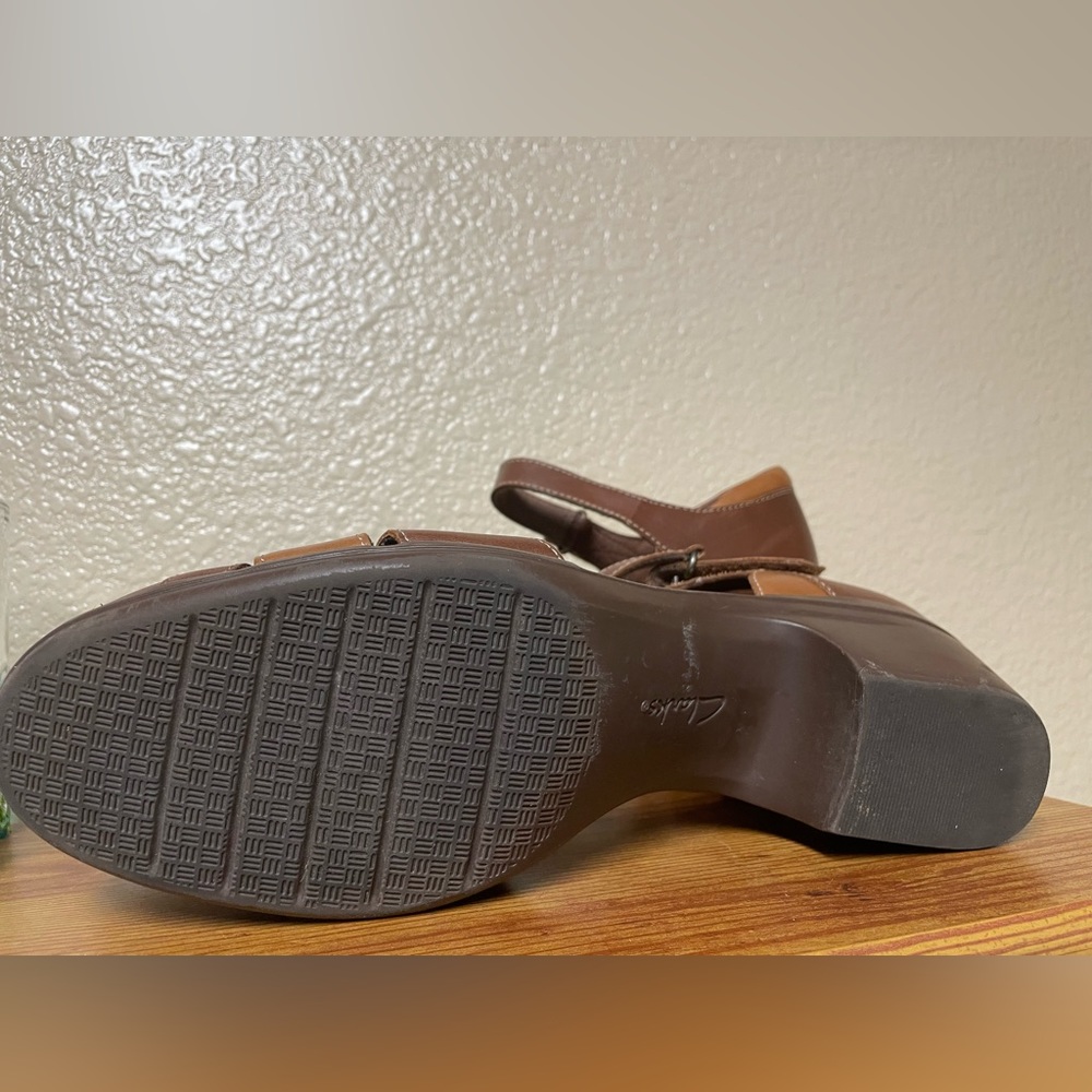 Clarks Emily Daisy Leather Velcro Ankle Strap Pumps W… Gem